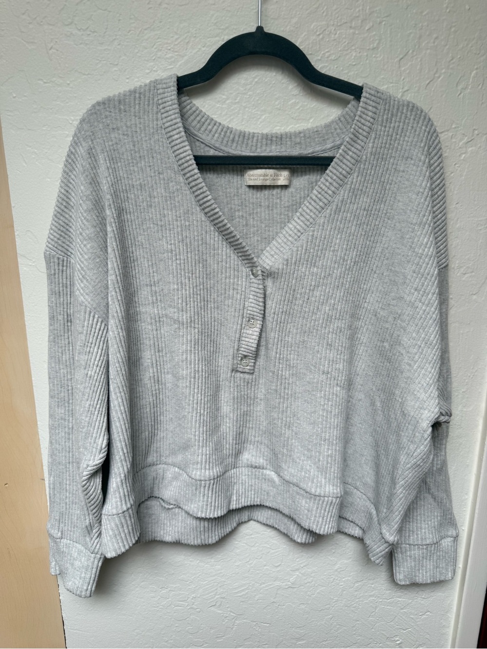 Abercrombie & Fitch Light Gray Ribbed V-Neck Henley Sweater
